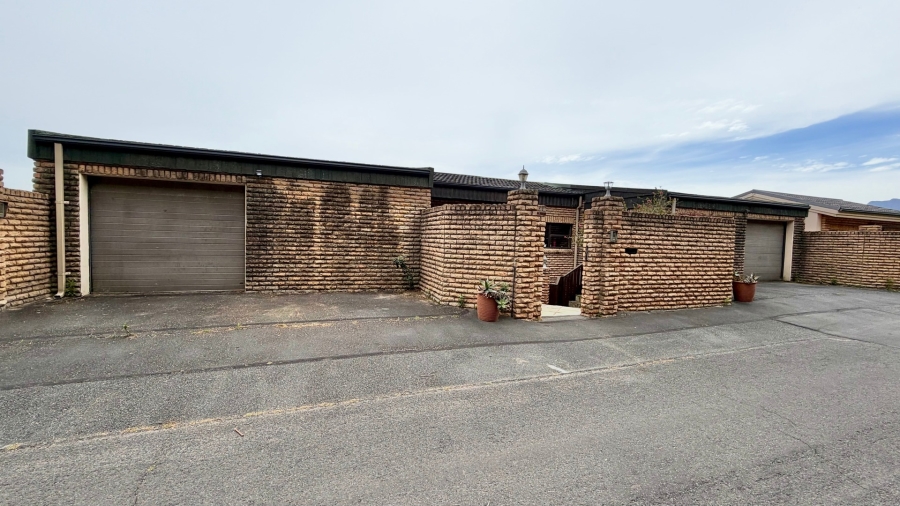 1 Bedroom Property for Sale in Mountainside Western Cape